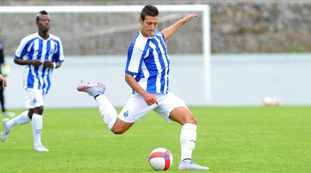Diogo Dalot là ai? Tất tần tật mọi điều cần biết về bản hợp đồng đầu tiên của Man United - Bóng Đá