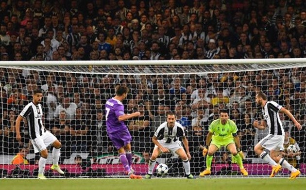 Sút tung lưới Juventus, Ronaldo đi vào lịch sử Champions League - Bóng Đá