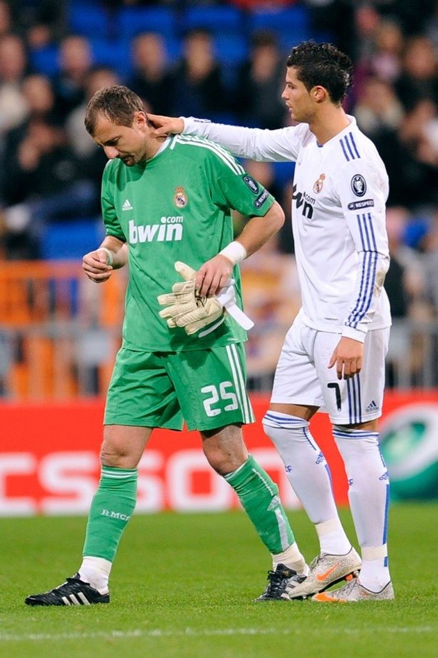 Cựu thủ môn Real kể về bệnh ngôi sao của Ronaldo ở Bernabeu - Bóng Đá