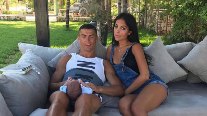 Ronaldo ở đâu giữa bão tin đồn đầu quân Juventus? - Bóng Đá