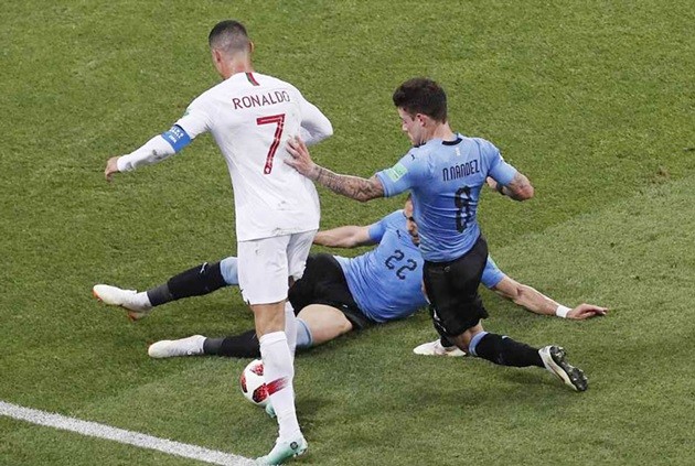 Ronaldo lực bất tòng tâm, chẳng thể 