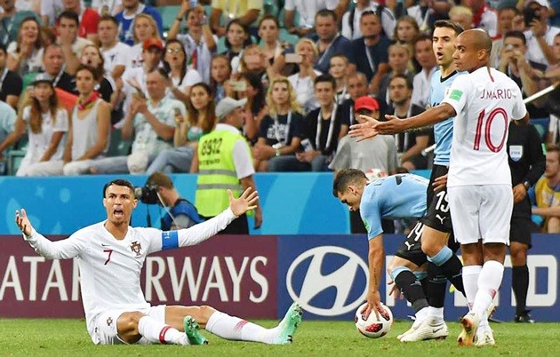 Ronaldo lực bất tòng tâm, chẳng thể 
