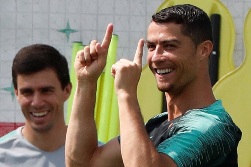 Knockout các ông lớn: Messi, Ronaldo có bị loại cùng một ngày? - Bóng Đá