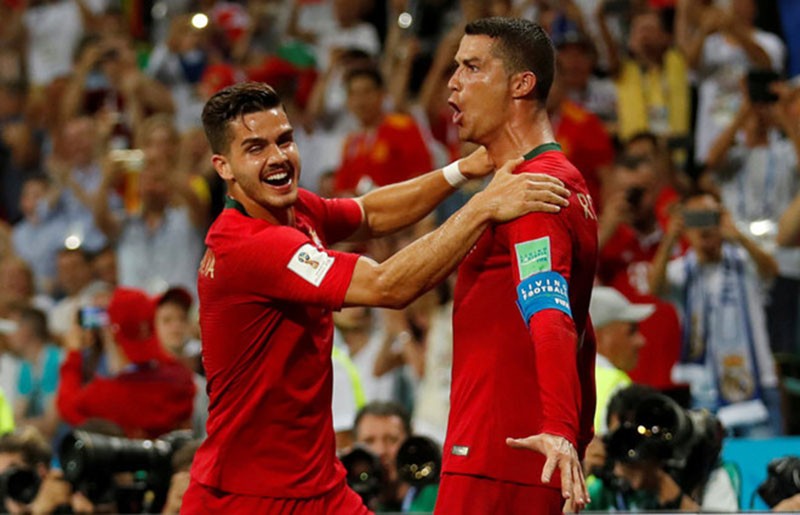 Ronaldo đã gọi, trả lời đi Messi - Bóng Đá