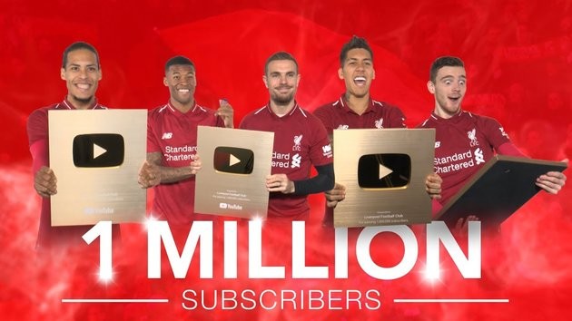 Dàn sao Livepool mừng ra mặt khi nhận nút vàng Youtube - Bóng Đá