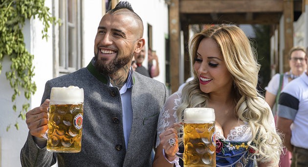 Arturo Vidal và quá khứ giật bồ tại... chuồng ngựa - Bóng Đá