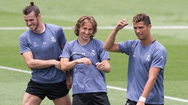 Luka Modric -  'Thánh nhọ' mang tiếng cười cho tập thể - Bóng Đá