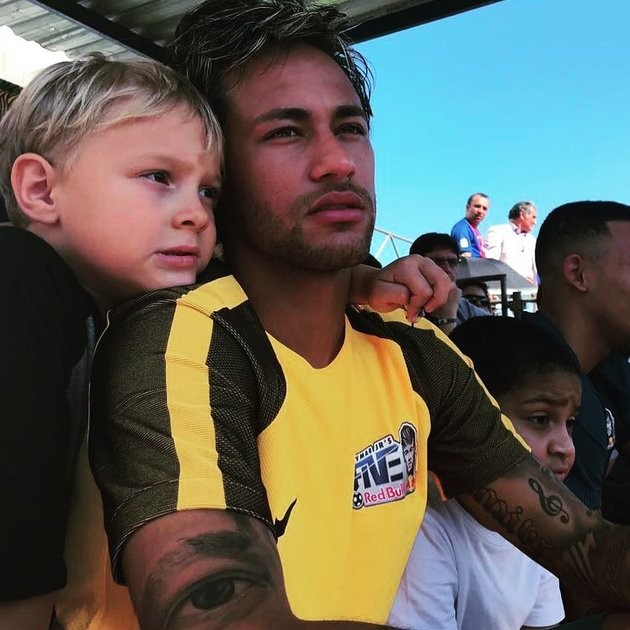 Top 10 kiểu tóc không đụng hàng của Neymar - Bóng Đá