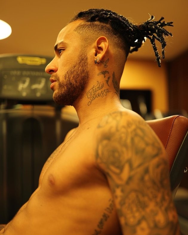 Top 10 kiểu tóc không đụng hàng của Neymar - Bóng Đá