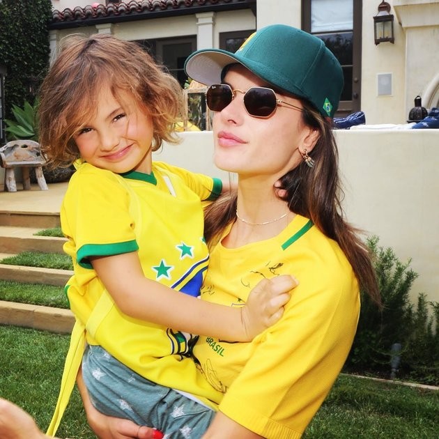 Top 5 fan nhí dễ thương nhất World Cup 2018 - Bóng Đá
