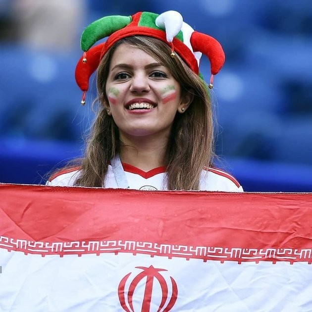 Phát cuồng với vẻ đẹp nóng bỏng của hội chị em mê Iran - Bóng Đá