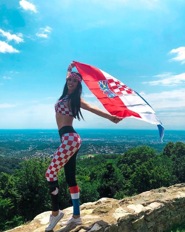 Ivana Knoll - Vũ công thiêu đốt anh nhìn cuồng Croatia - Bóng Đá