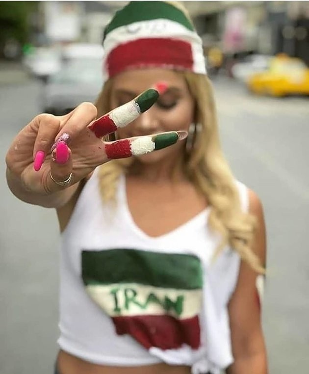Phát cuồng với vẻ đẹp nóng bỏng của hội chị em mê Iran - Bóng Đá
