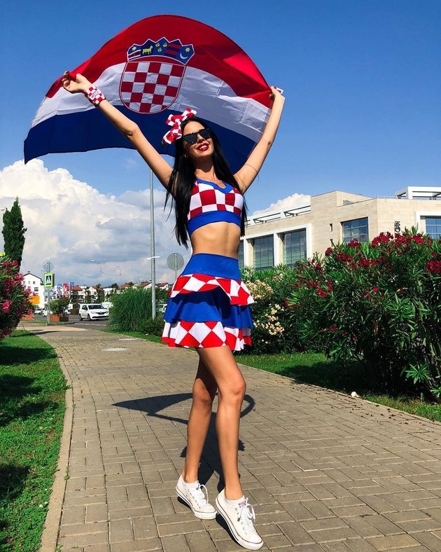 Ivana Knoll - Vũ công thiêu đốt anh nhìn cuồng Croatia - Bóng Đá