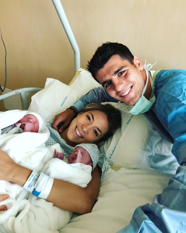 Morata chào đón cặp song sinh - Bóng Đá