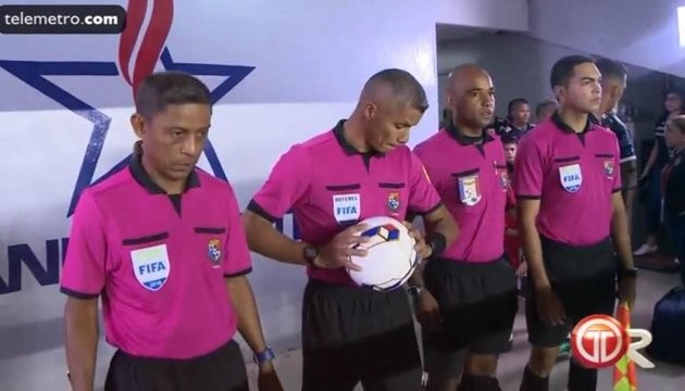 Giấc mơ trợ lý trọng tài World Cup của người công nhân vệ sinh Panama - Bóng Đá