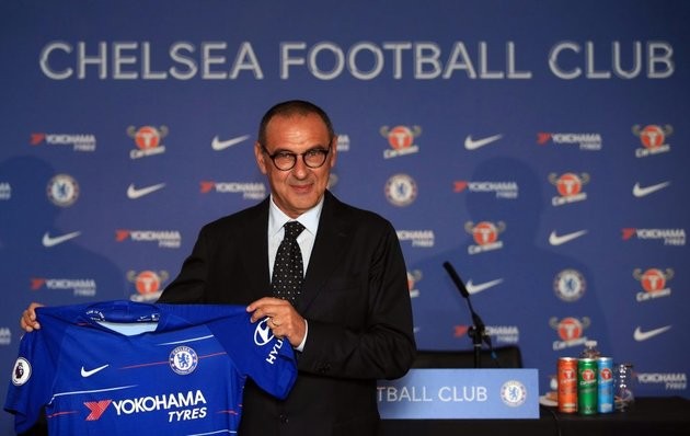 Muốn làm việc lâu dài ở Chelsea, Sarri cần vứt bỏ quần thể dục - Bóng Đá