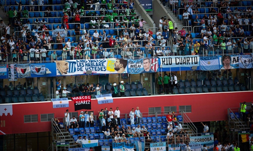 Messi tỏa sáng, 45 triệu dân Argentina thở phào thoát nạn - Bóng Đá