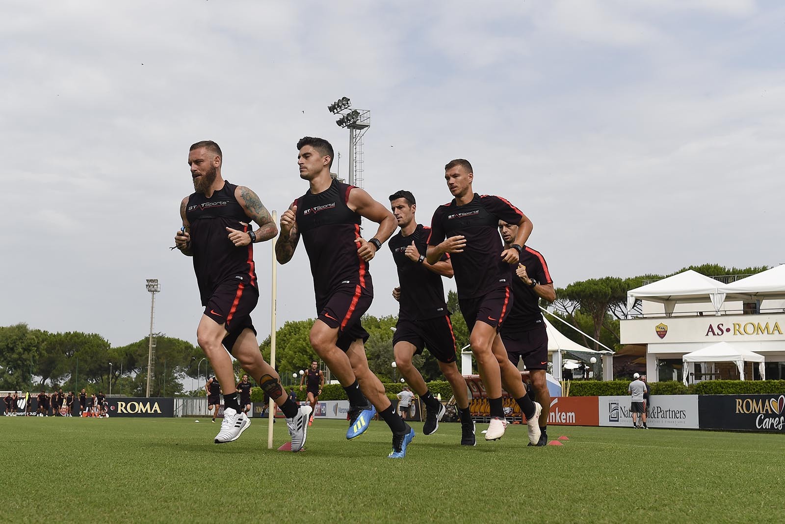 Dàn sao Roma rủ nhau khoe hình xăm 'cực chất' - Bóng Đá