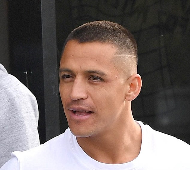 Sanchez cạo phăng mái đầu, chờ đổi vận ở Man Utd - Bóng Đá