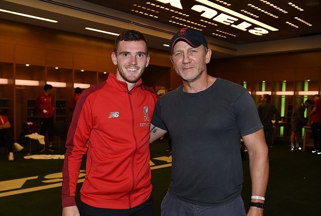 'Điệp viên 007' đột nhập phòng thay đồ Liverpool - Bóng Đá