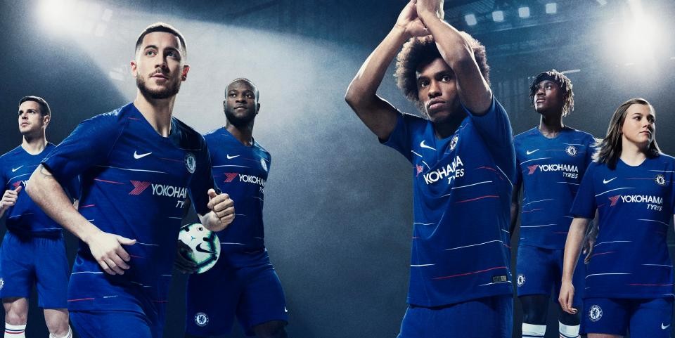 Chelsea tung áo đấu mới, CĐV tưởng trò đùa - Bóng Đá