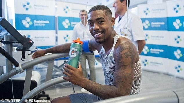 Malcom rạng rỡ ra mắt Barcelona: 