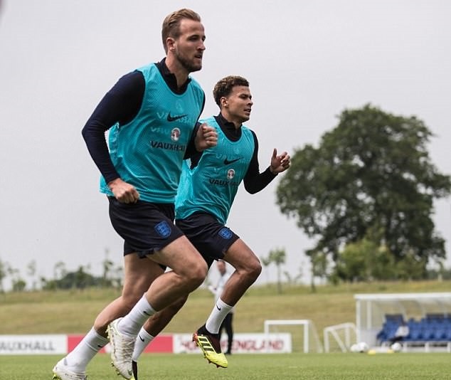 Lingard, Kane sung sức trong buổi tập đầu của tuyển Anh ở Nga - Bóng Đá