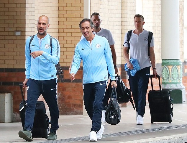Ảnh Man City lên tàu - Bóng Đá