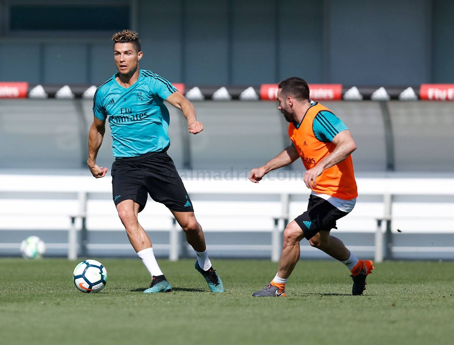 Ronaldo quẩy sung trên sân tập, quyết gieo sầu cho Liverpool - Bóng Đá