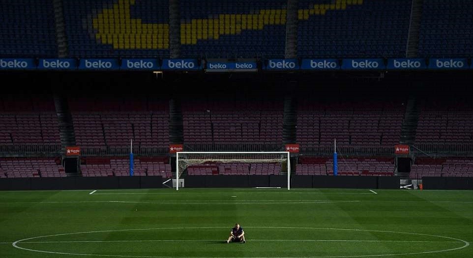Có một Iniesta rất đơn độc giữa lòng Camp Nou - Bóng Đá