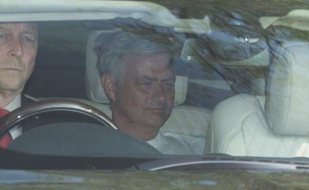 Sir Alex hôn mê, dàn sao Man Utd u sầu tới sân tập - Bóng Đá