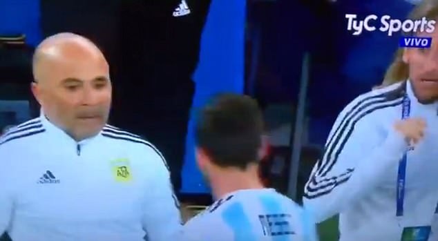 Cận cảnh: Sút tung lưới PSG, nụ cười đã trở lại với 'số 10' Ozil - Bóng Đá