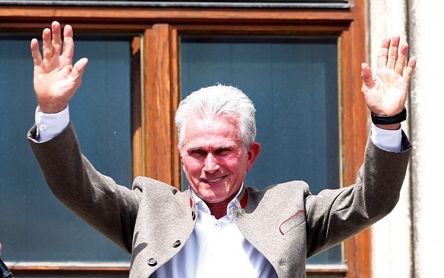 Hàng ngàn CĐV Bayern Munich tri ân HLV Jupp Heynckes - Bóng Đá