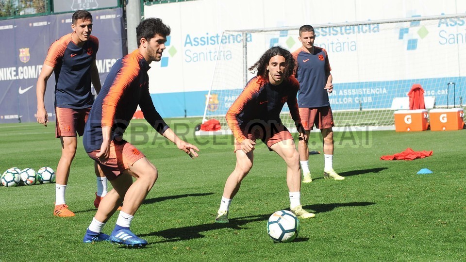 Bị Messi vượt mặt, Salah buồn rũ rượi đến sân tập - Bóng Đá