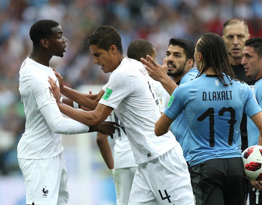 VAR ở đâu? Cận cảnh Paul Pogba đánh nguội, xứng đáng nhận thẻ đỏ - Bóng Đá