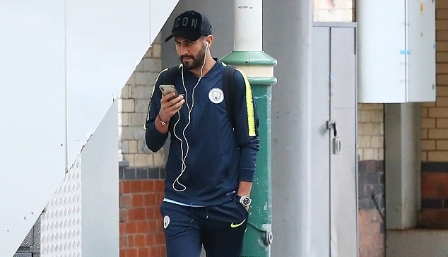 Ảnh Man City lên tàu - Bóng Đá