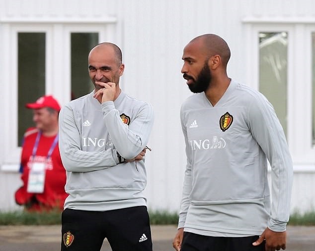 Triệt hạ Januzaj, De Bruyne bị HLV tuyển Bỉ 'sấy tóc' trên sân tập - Bóng Đá