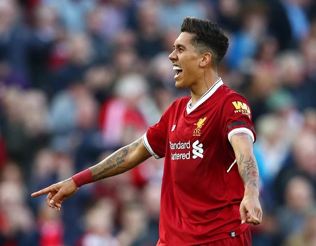 Đá trúng mặt phóng viên, Ronaldo thể hiện nghĩa cử cao đẹp - Bóng Đá