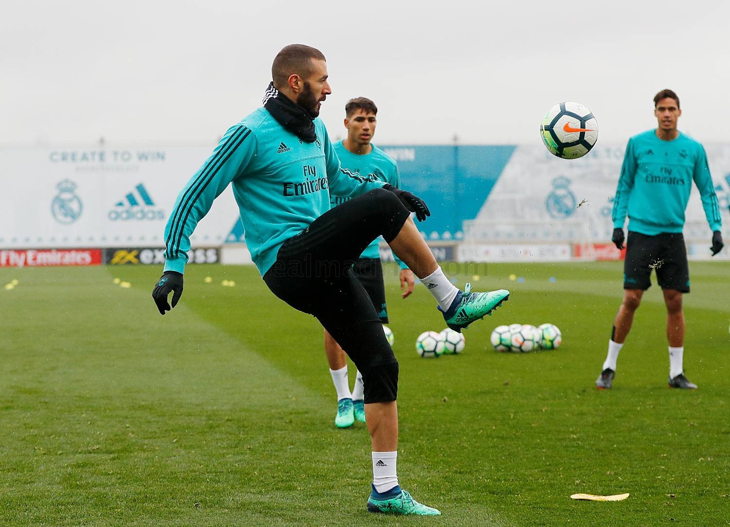 ẢNH TẬP REAL MADRID - Bóng Đá