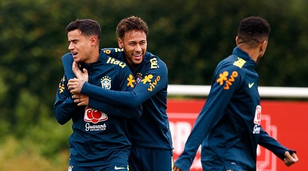 Neymar bắt nạt Coutinho trên sân tập, Brazil chờ chiến Croatia - Bóng Đá