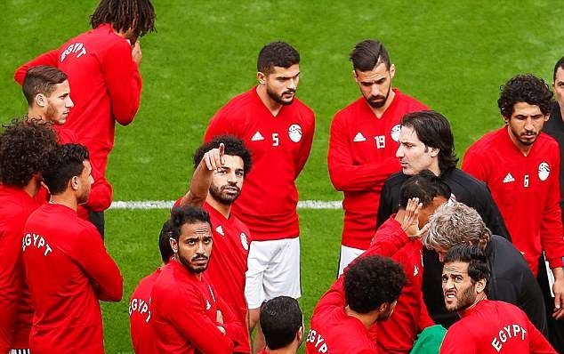 Quẩy nhiệt trên sân tập, Mohamed Salah 100% chiến Uruguay - Bóng Đá