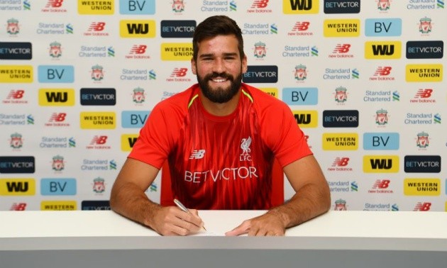 Fan Man Utd phản ứng ra sao với thương vụ kỷ lục của Liverpool? - Bóng Đá