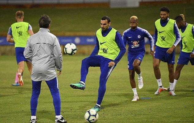 Chelsea tập cật lực, chờ màn ra mắt của HLV Sarri - Bóng Đá