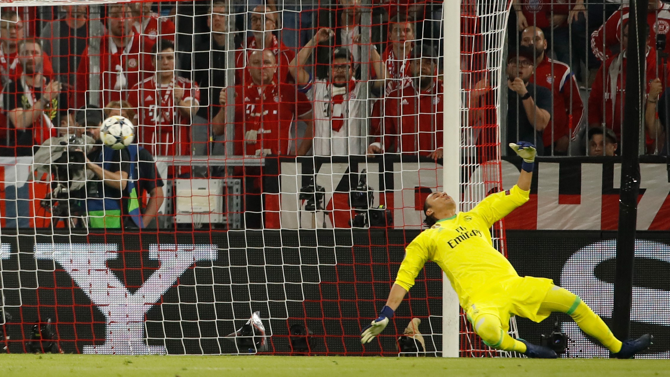 Những điều có thể bỏ lỡ trận Bayern 1-2 Real: De Gea gần Bernabeu thêm chút nữa! - Bóng Đá