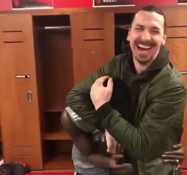 Ibrahimovic trở lại, đại náo phòng thay đồ Man Utd - Bóng Đá