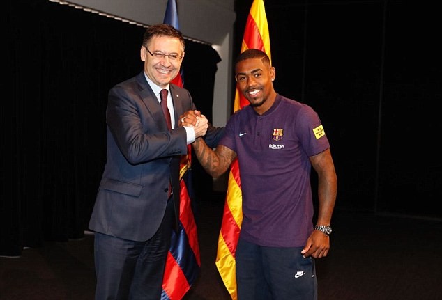 Malcom rạng rỡ ra mắt Barcelona: 