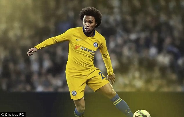 Kante 'cool ngầu' khi cùng Hazard trình làng áo đấu mới của Chelsea - Bóng Đá