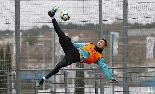 ẢNH TẬP REAL MADRID - Bóng Đá