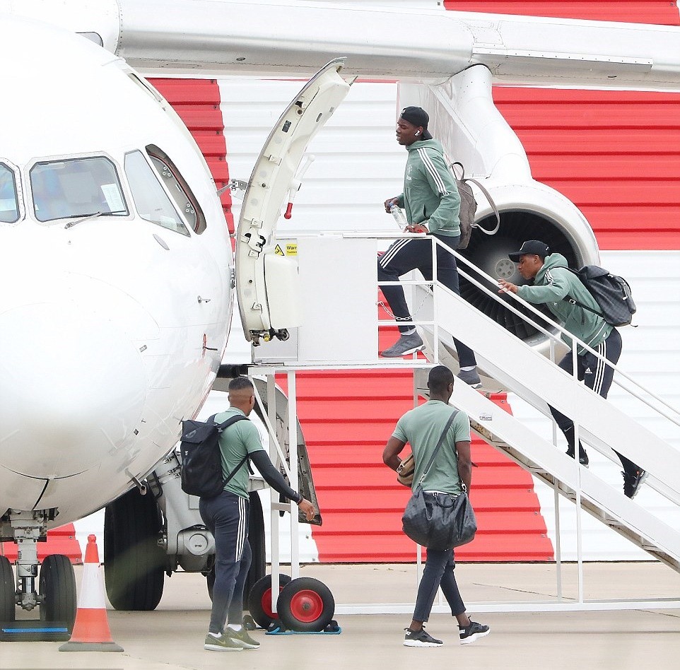 Dàn sao Man Utd hành quân đến London - Bóng Đá